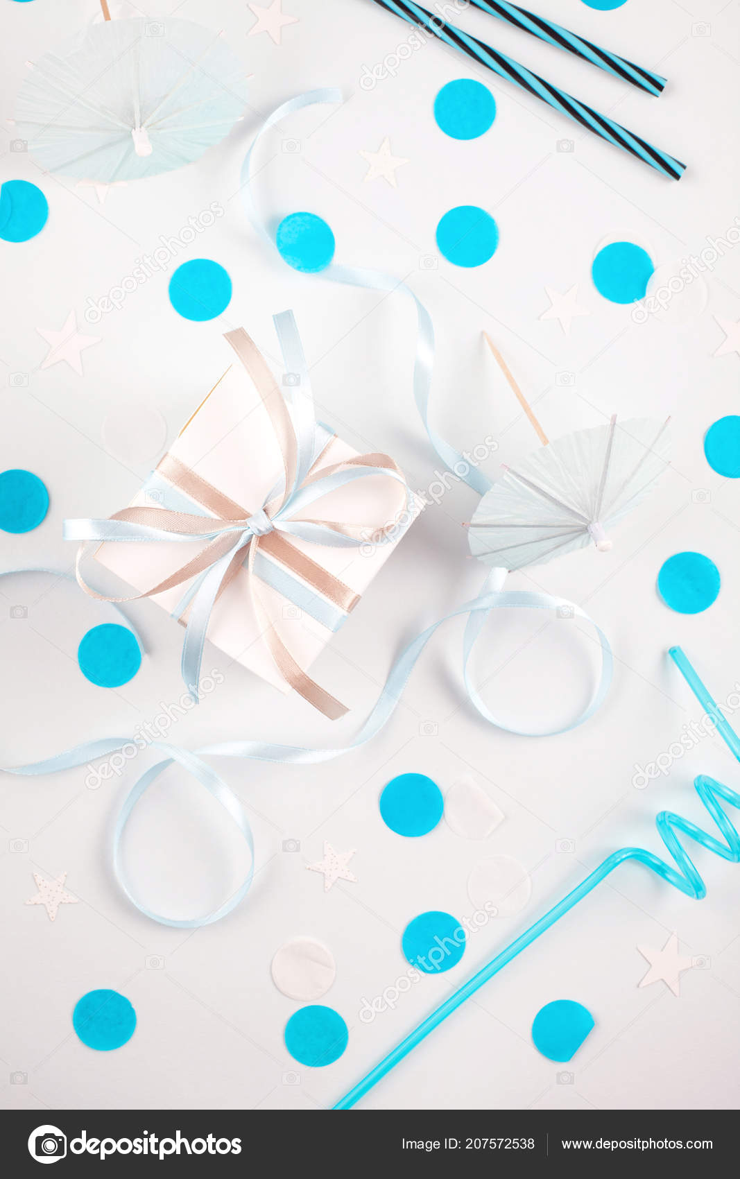 Accessoires Fete Bleu Sur Fond Blanc Invitation Anniversaire Enterrement Vie Image Libre De Droit Par Netrun78 C Accessoires Fete Bleu Sur Fond Blanc Invitation Anniversaire Enterrement Vie Image Libre De Droit Par Netrun78 C
