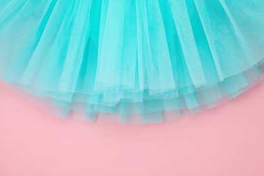 Kız Bale tutu elbise üstten görünüm pembe bir arka plan üzerinde