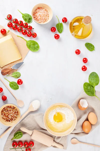 Ingredientes Alimentos Frescos Utensilios Cocina Para Hacer Pizza Tarta Salada — Foto de Stock