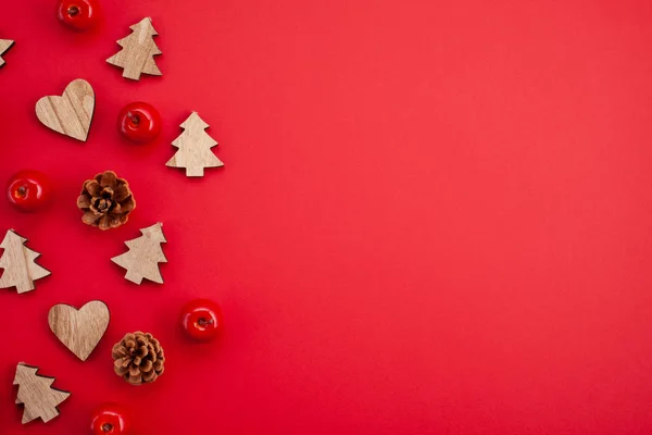 Decorazioni Natalizie Festive Modellano Sfondo Rosso — Foto Stock