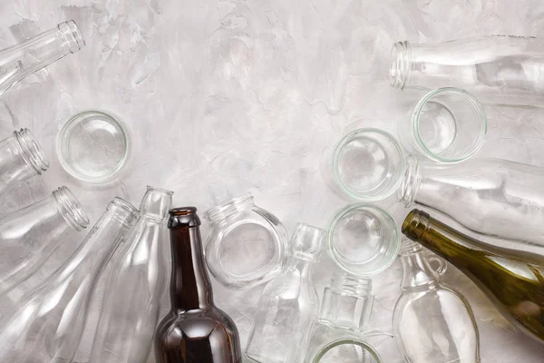 Abfälle Aus Verschiedenen Glascontainern Zum Recyceln Bereit — Stockfoto