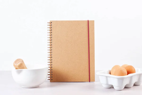 Libro Cocina Tazón Con Mortero Huevos Mesa — Foto de Stock