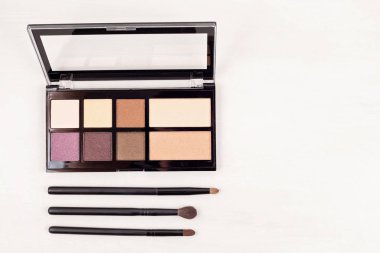 Mockup makyaj kozmetik ürünleri, düz yatıyordu, en iyi görünüm. Satış, alışveriş, moda ve güzellik Bloglar için görüntü güzellik moda