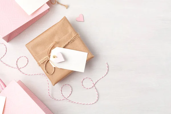 Imagen Creativa Bolsa Regalo Caja Con Etiqueta Vacía Corazón Decoración — Foto de Stock