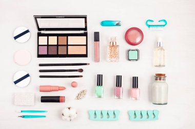 Mockup kozmetik ürünleri ve tırnak bakımı, düz yatıyordu, makyaj üstten görünüm. Kadın güzellik moda görüntü için satış, alışveriş, moda ve güzellik Bloglar