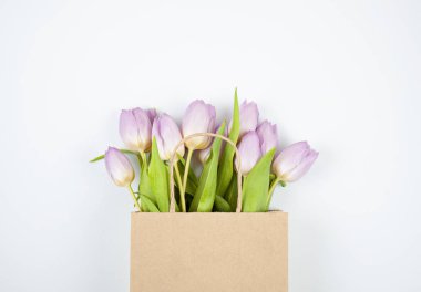 Üstte görmek lale buketi