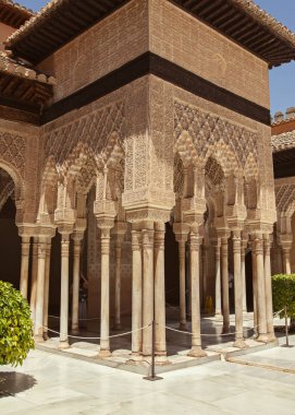 Alhambra sarayının mimari detayı. Granada, İspanya - 20 Haziran 2018