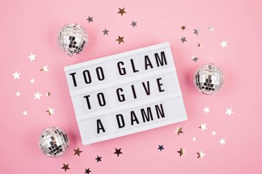 Lightbox ifade ile Çok glam bir lanet vermek