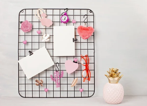 Wire grid board with girl's accessories and cards for inspiratio — ストック写真