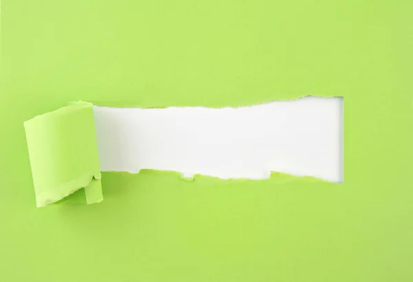 Szakadt színes papír, lyuk a papírlapon — Stock Fotó