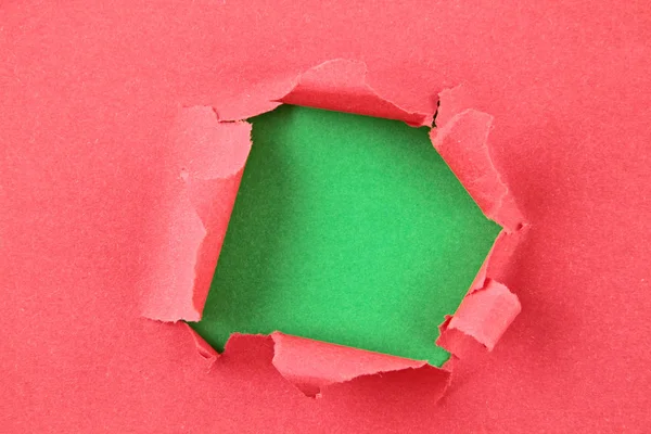 Papel de color roto, agujero en la hoja de papel — Foto de Stock