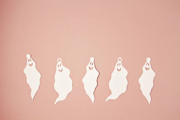 Vista superior de la decoración de Halloween con murciélagos de plástico. Fiesta, invito — Foto de Stock