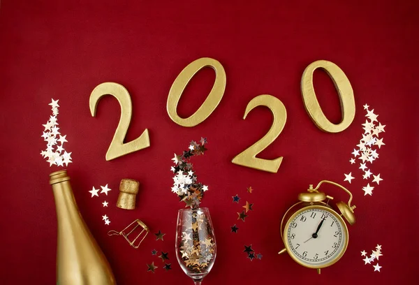 2020 년 최고 전망 수치, 황금색 샴페인, 유리, 알람 — 스톡 사진
