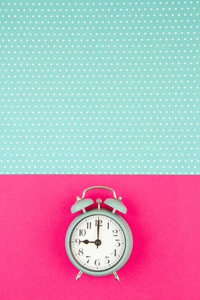 Flat lay with vintage alarm clock over the pastel background — Stock Photo, Image