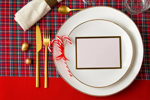 Mockup van feestelijke decoratie van kersttafel voor het feest — Stockfoto