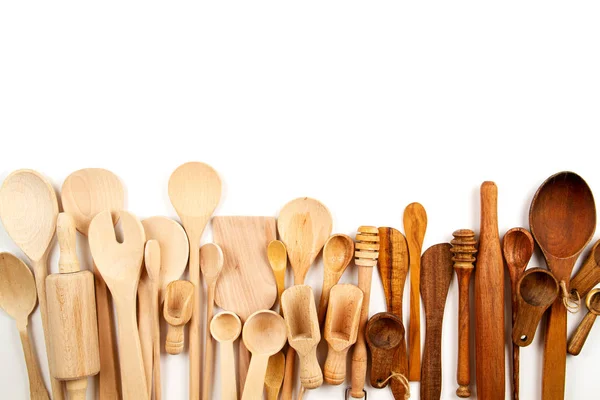 Coleção de utensílios de cozinha de madeira sobre fundo branco — Fotografia de Stock