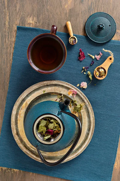 Hagyományos Tea Szertartás Tartozékok Teáskanna Gyógynövények Száraz Gyümölcs Tea Destressing — Stock Fotó