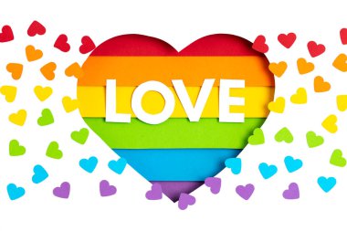 LGBT gay Pride sembolü gökkuşağı renkli kağıt kalp. Aşk, çeşitlilik, hoşgörü, eşitlik kavramı