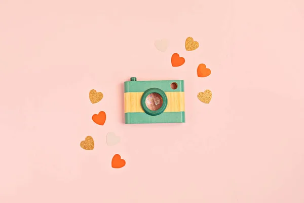 Flat Lay Toy Wooden Camera Hearts Pink Background Social Media — Stock Photo, Image