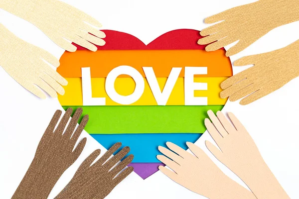 纸心与彩虹色条纹象征Lgbt同性恋的骄傲 多样性 平等概念 — 图库照片