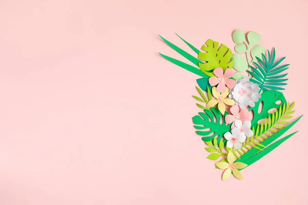 Паперові Тропічні Листя Квіти Рожевому Пастельному Тлі Літня Екзотична Відпустка — стокове фото