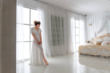 Beyaz iç çamaşırı seksi gelin