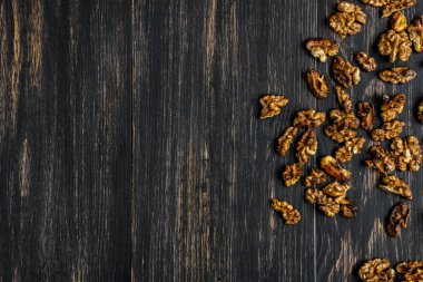 antika ahşap arka plan üzerinde ceviz