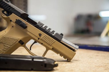 Atölye tablo modern tabanca