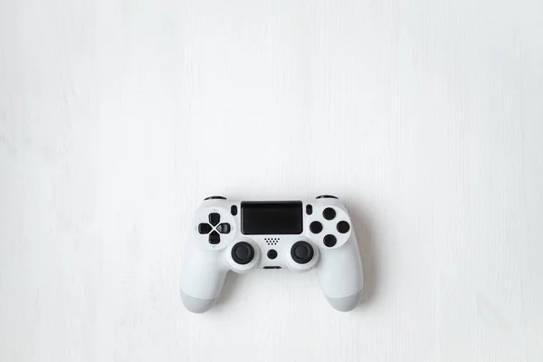 Branco Moderno Gamepad Fundo Madeira Branco — Fotografia de Stock