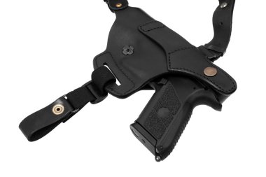 Beyaz arka plan üzerinde izole bir siyah deri tabanca kılıfı içinde tabanca