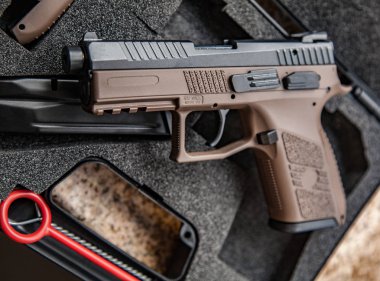 durum tablo modern tabanca