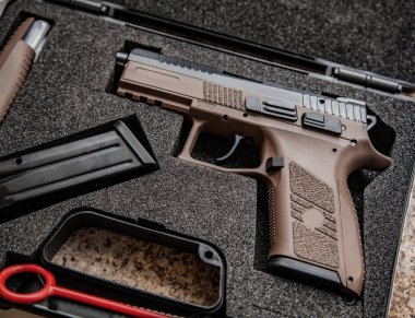 durum tablo modern tabanca