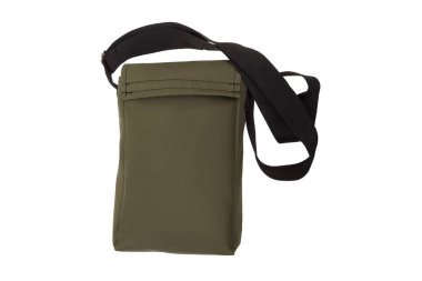 Yeşil çanta beyaz arka plan üzerinde izole bir siyah kayış üzerinde