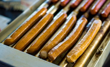 Sosisli sandviç için lezzetli ızgara sosis