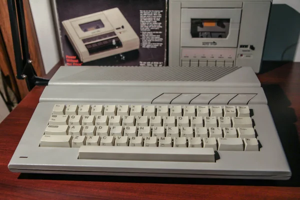 灰色老式电脑键盘 — 图库照片