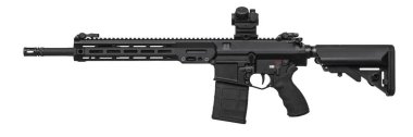 Beyaz arka plan üzerinde izole bir optik görme ile modern tüfek