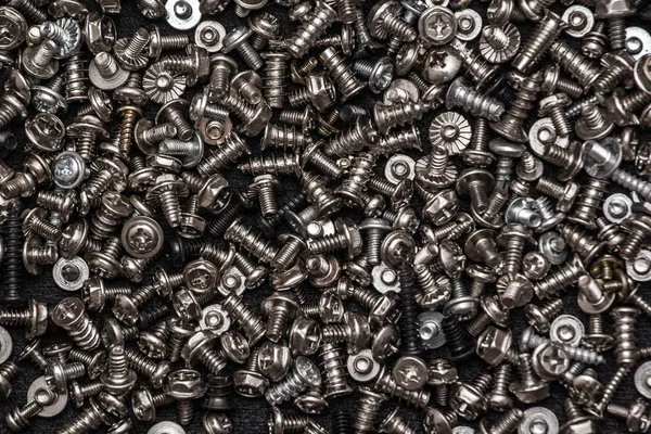 Simli ve parlak cıvata ve vidalar