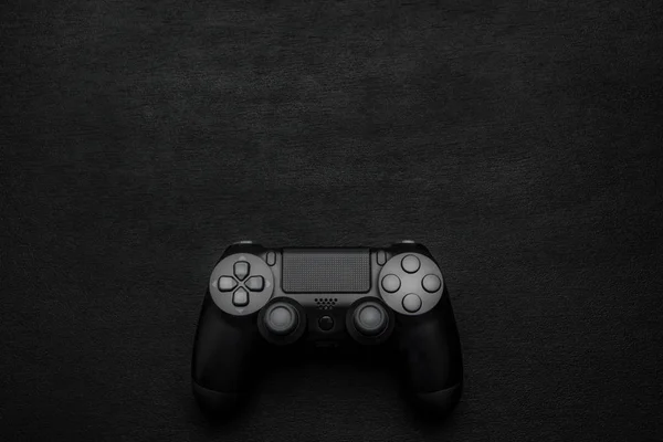 Fekete Modern Gamepad Sötét Fából Készült Háttér — Stock Fotó