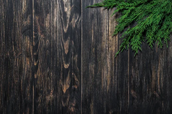 Gałęzie Jodły Ciemnym Tle Vintage Drewniane Boże Narodzenie Koncepcja — Zdjęcie stockowe