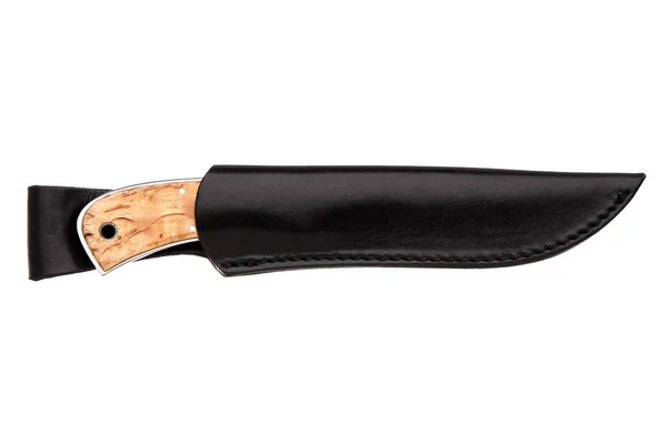 Couteau de chasse avec poignée en bois et étui en cuir isolé sur wh — Photo