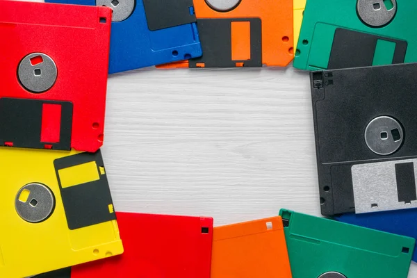 Vintage Mehrfarbige Diskette Auf Weißem Holzhintergrund — Stockfoto