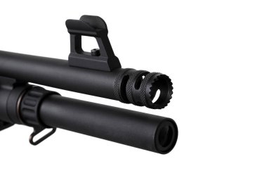 Beyaz arka plan üzerinde izole modern av tüfeği