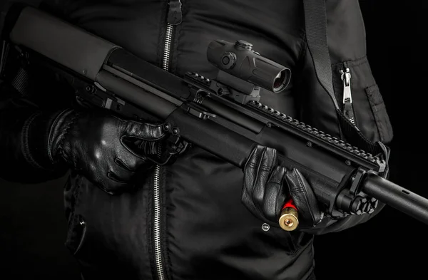 재킷에 산탄총을 하고있다 보호자 — 스톡 사진