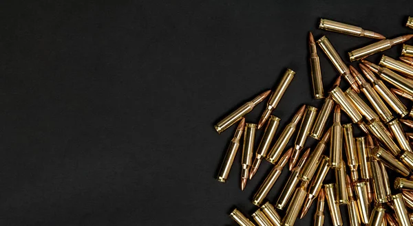 Cartuchos Rifle Sobre Fondo Negro — Foto de Stock