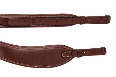 Beyaz arka plan üzerinde izole bir silah için deri omuz askısı