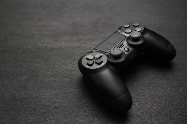 siyah bir arka plan siyah kablosuz gamepad modern