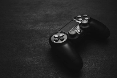 siyah bir arka plan siyah kablosuz gamepad modern
