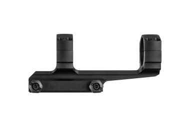 Beyaz arka planda izole edilmiş bir tüfeğin dürbünü için yapılmış hızlı bir bağlantı kopması. Keskin nişancı Dürbünü Hızlıca Bırak 