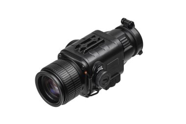 Modern siyah optik dürbün beyazda izole edilmiş bir silah için. Beyaz arkaplanda görüş alanı izole edildi