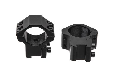 Beyaz arka planda izole edilmiş bir tüfeğin dürbünü için yapılmış hızlı bir bağlantı kopması. Keskin nişancı Dürbünü Hızlıca Bırak 